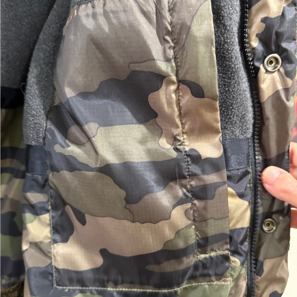 Old Navy Men's Camouflage Puffer Jacket - Olive/Khaki/Black - Picture 5 of 6